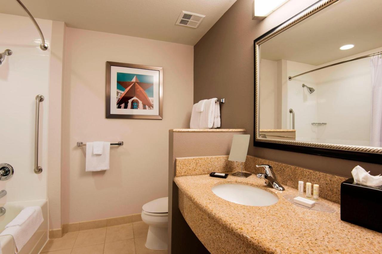 Courtyard By Marriott San Antonio North Stone Oak At Legacy Hotel Ngoại thất bức ảnh